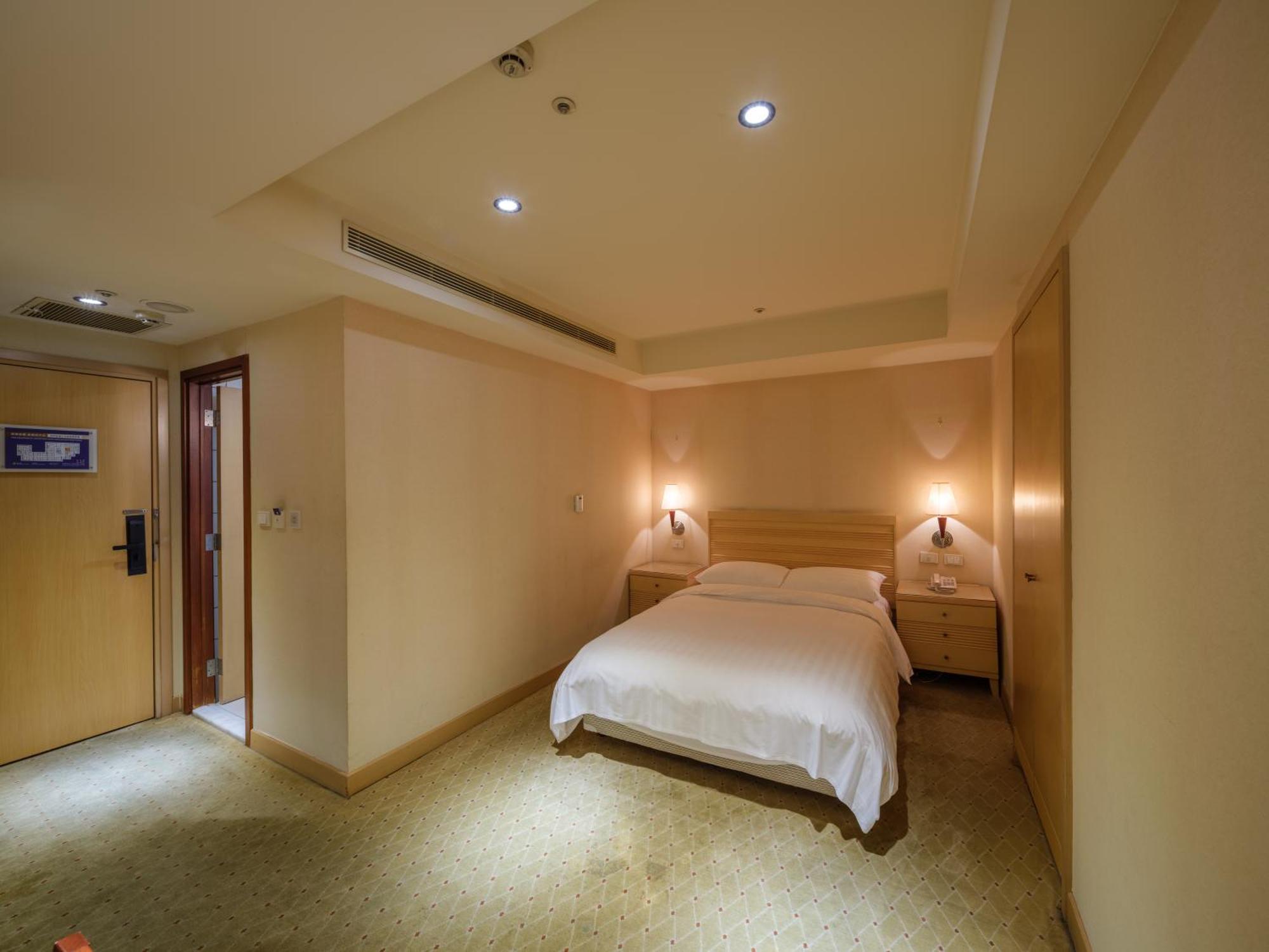 Rich & Free Hotel - Fuzhong 富逸旅趣-板橋府中館 Taipei Exterior photo